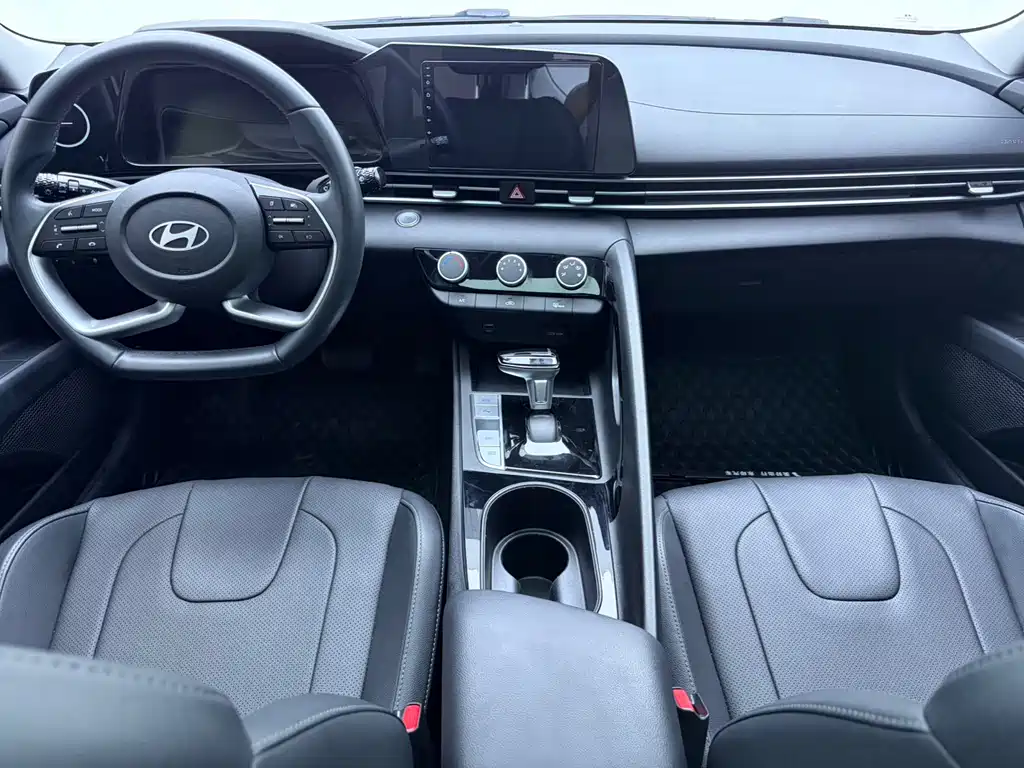 Hyundai Elantra 2023 — фото 10