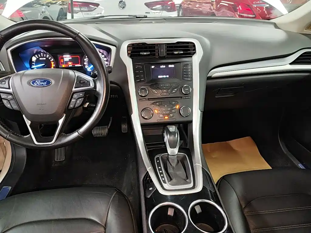 Ford Mondeo 2015 — фото 14