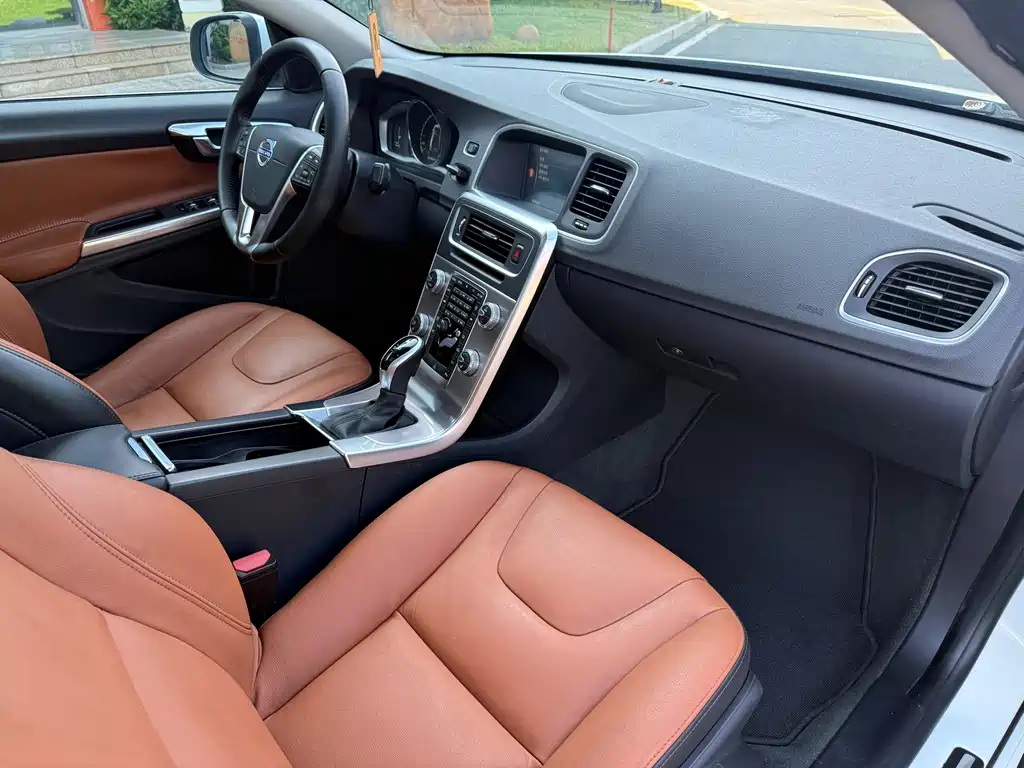 Volvo S60 2017 — фото 14