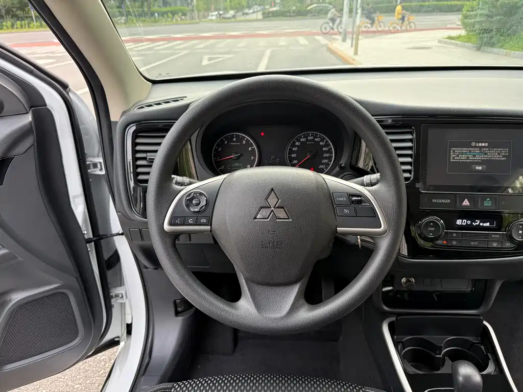 Mitsubishi Outlander 2021 — фото 13