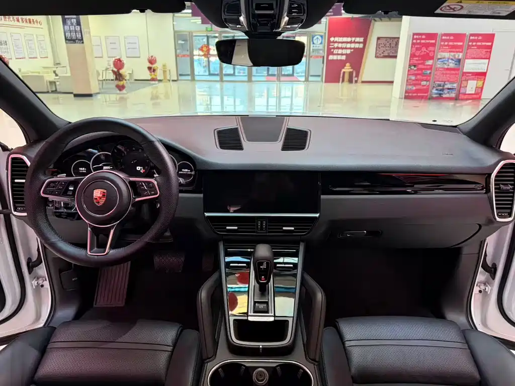 Porsche Cayenne 2018 — фото 10