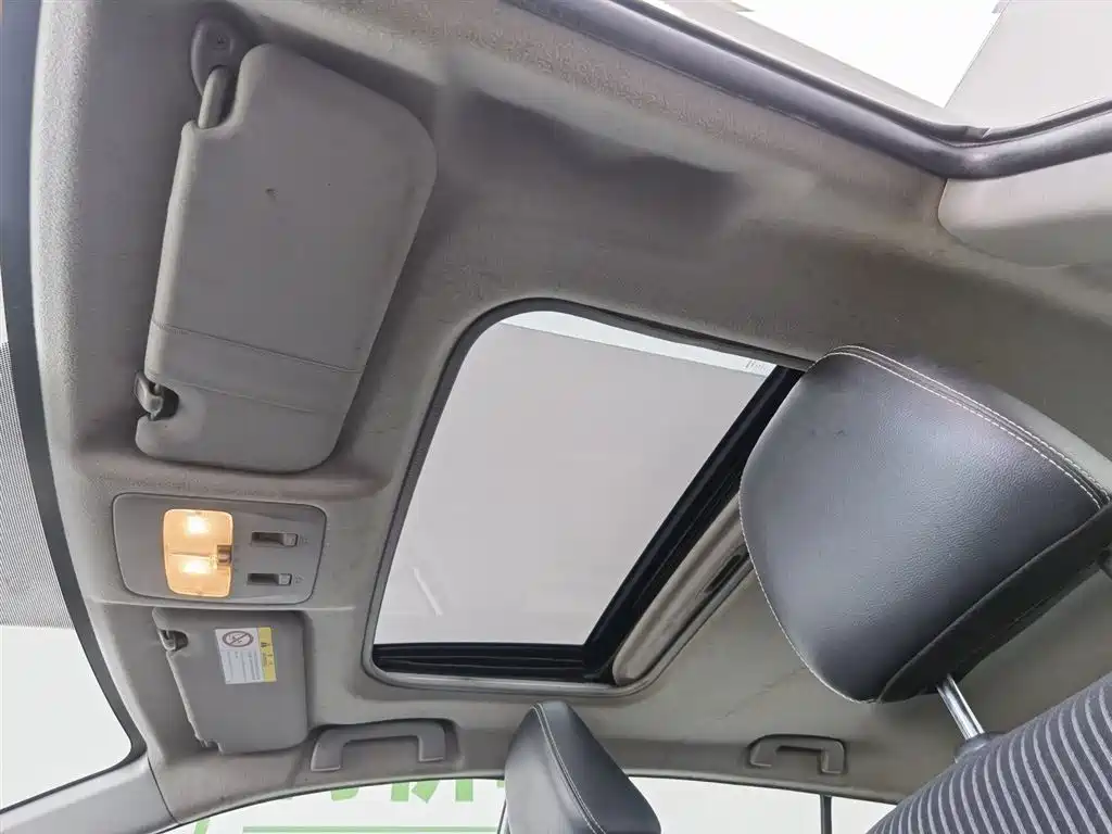 Toyota Yaris L 2015 — фото 14