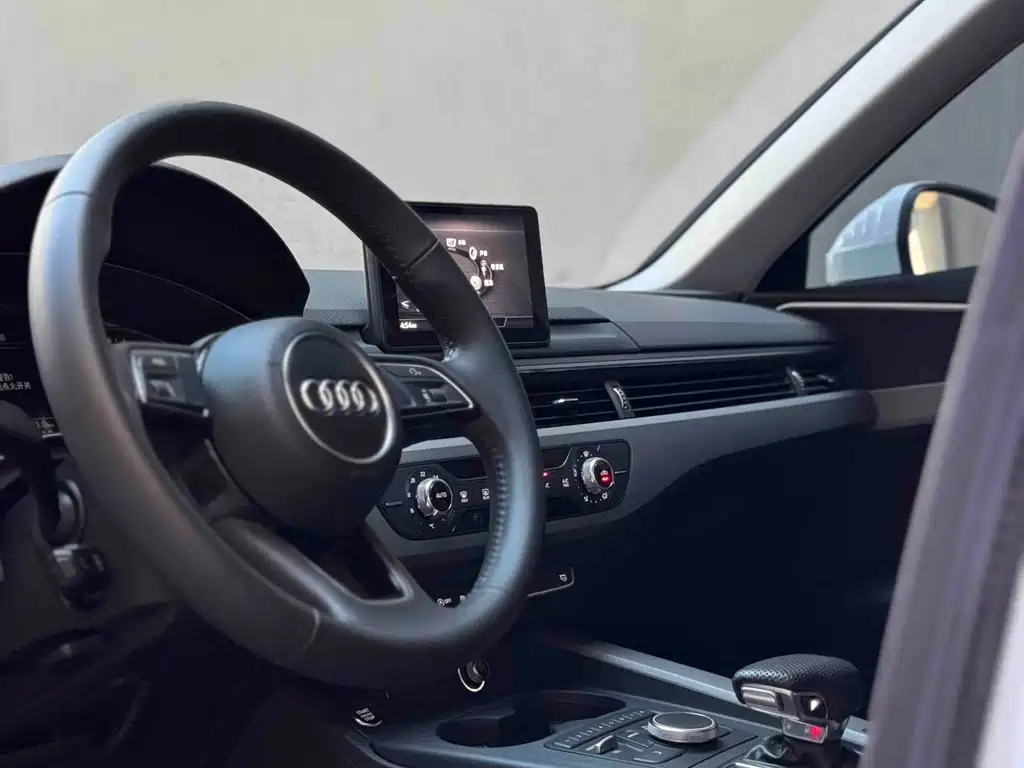 Audi A4L 2018