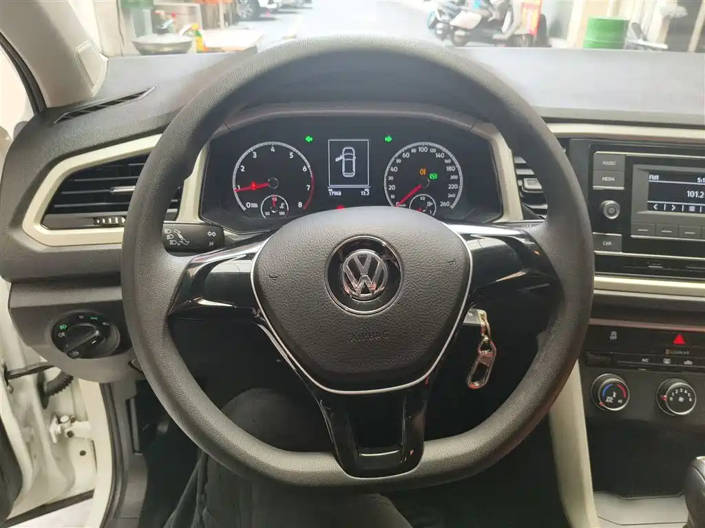 Volkswagen T-Roc 2019 — фото 3
