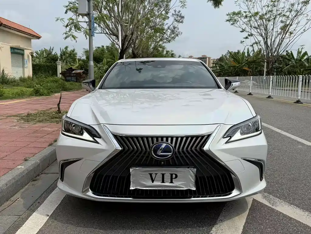 Lexus ES 2019