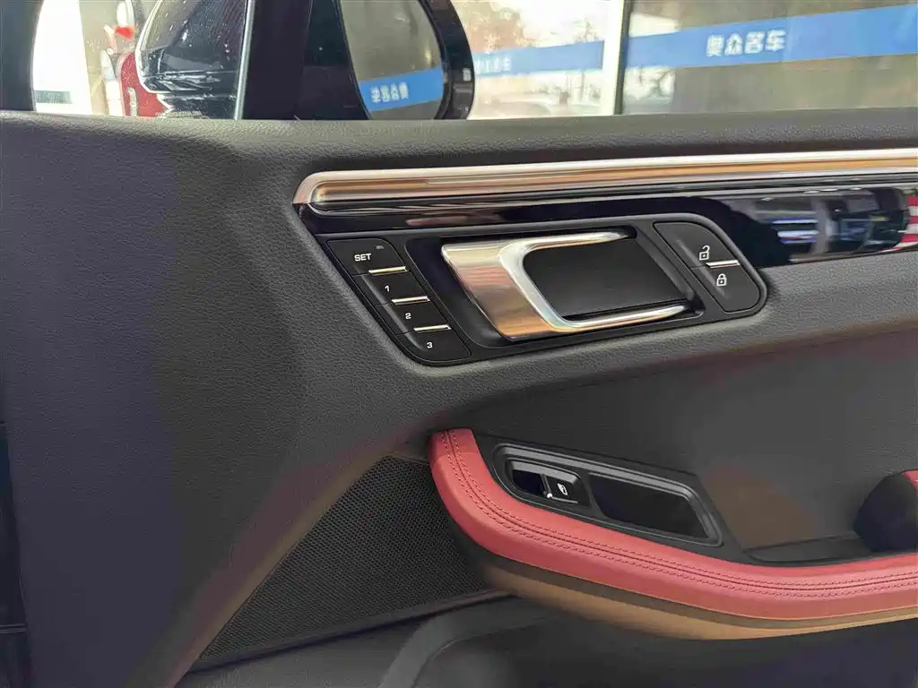 Porsche Macan 2022 — фото 14