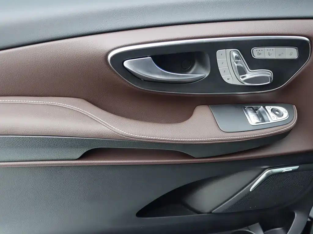 Mercedes-Benz V-Class 2025 — фото 11
