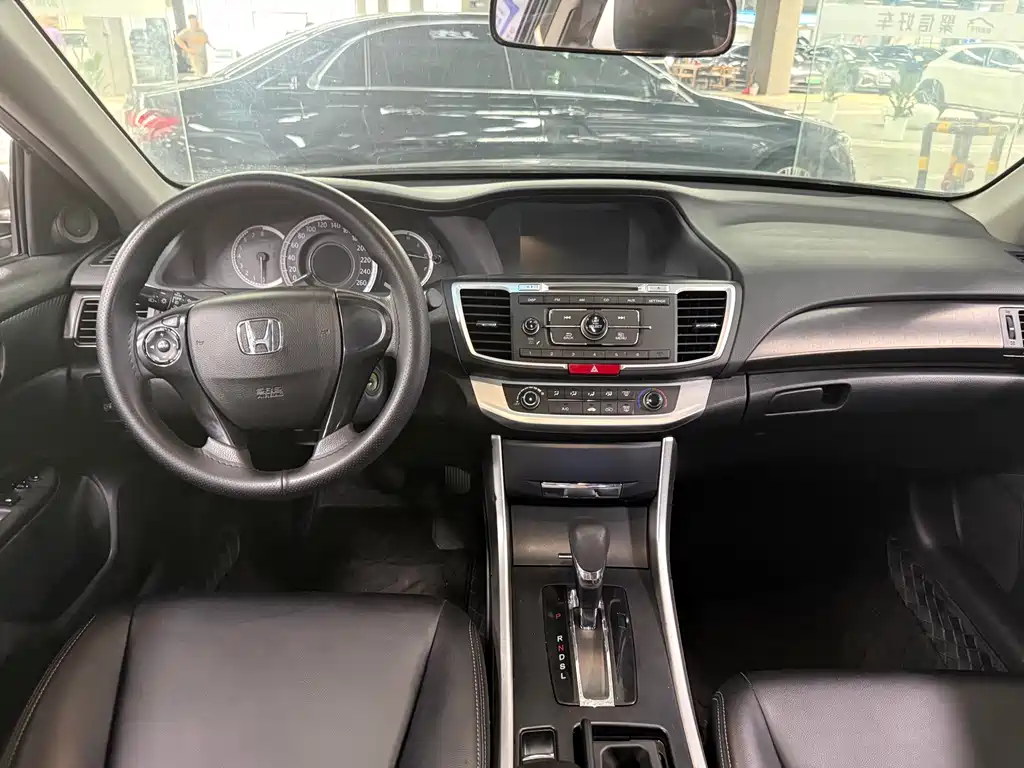Honda Accord 2015 — фото 10