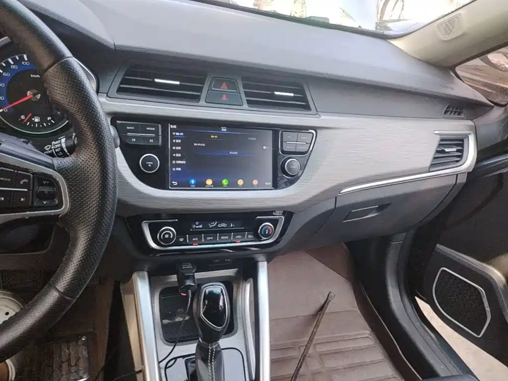 Geely Vision X3 2018 — фото 13