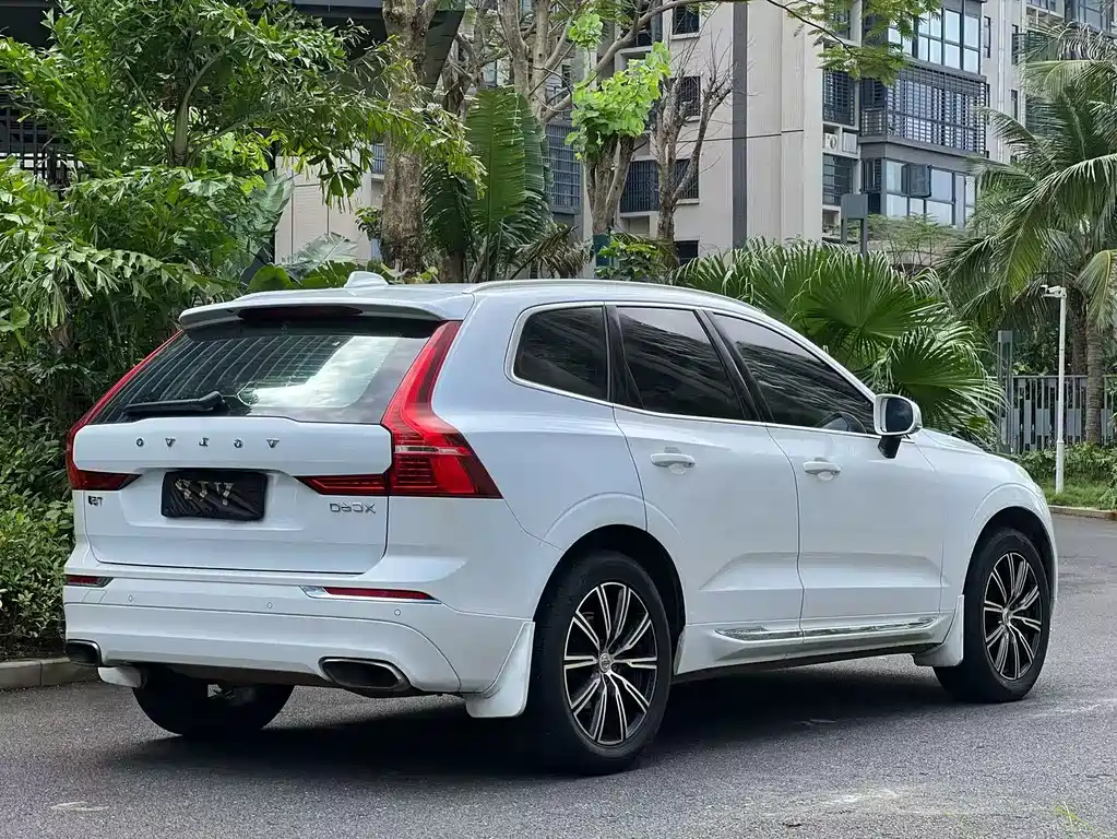 Volvo XC60 2018 — фото 18