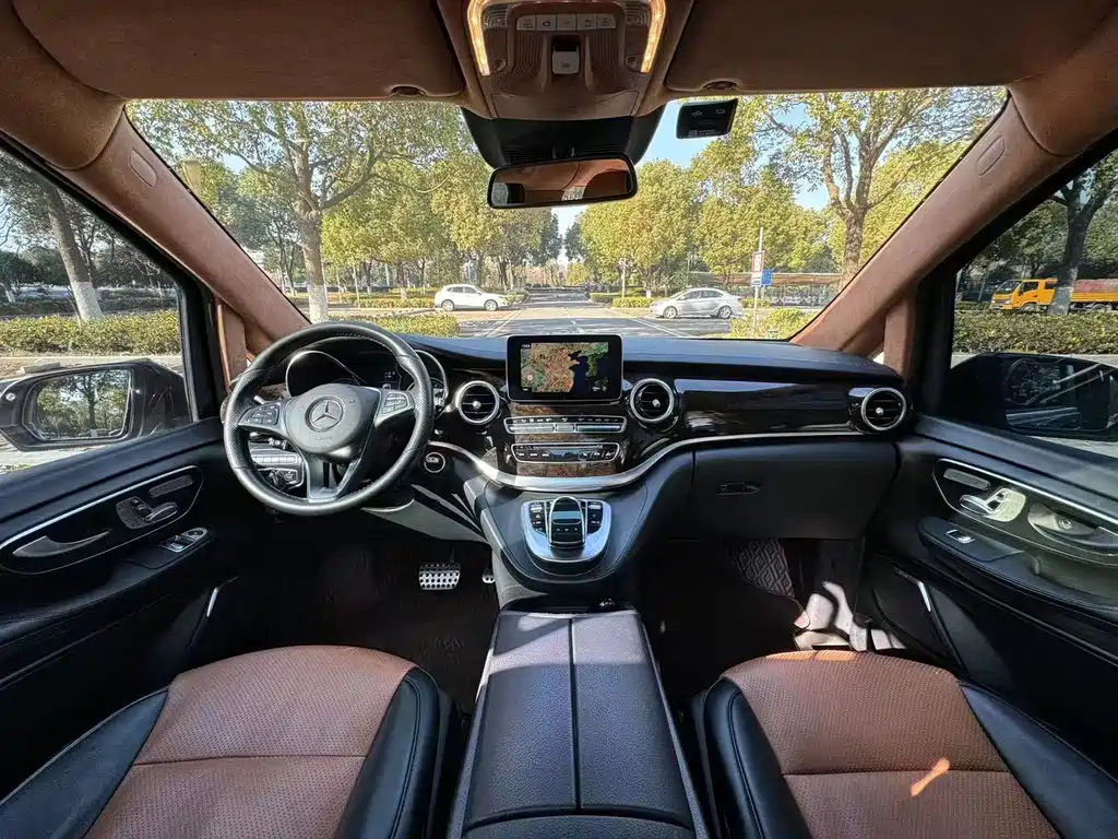 Mercedes-Benz V-Class 2019 — фото 14