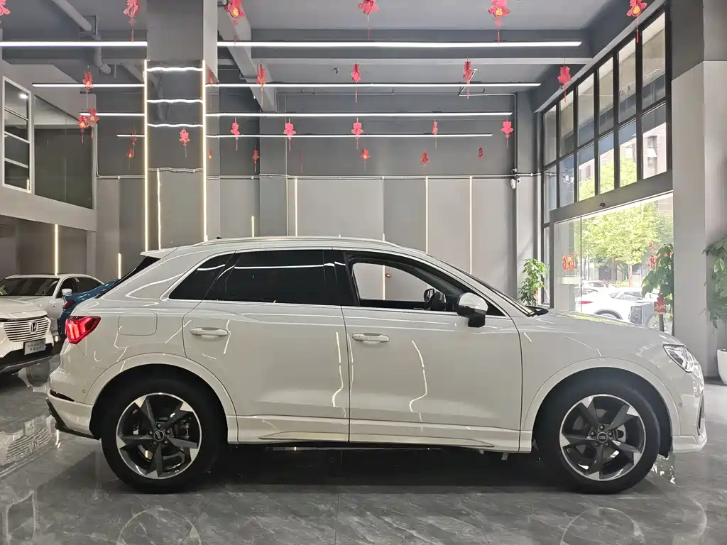 Audi Q3 2022 — фото 4