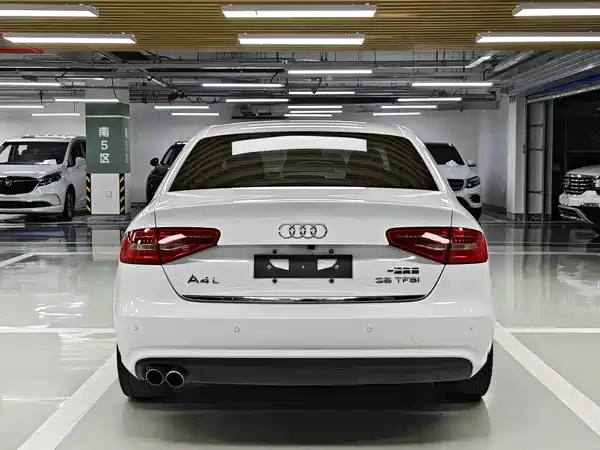 Audi A4L 2016