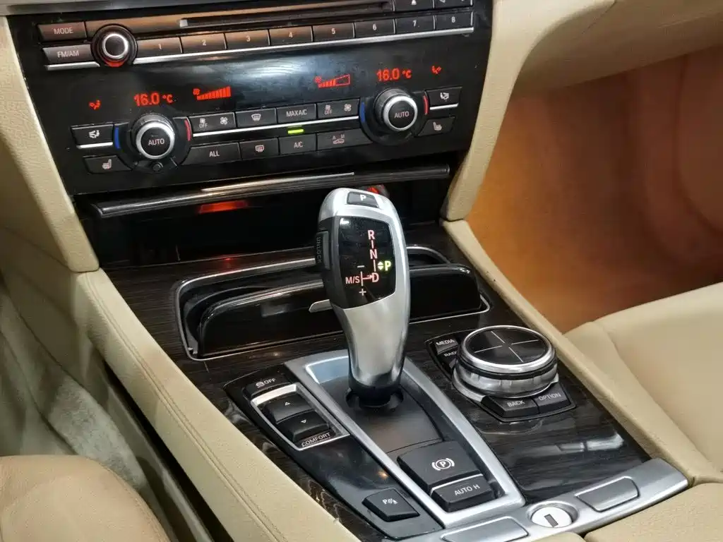 BMW 7 Series 2013 — фото 13