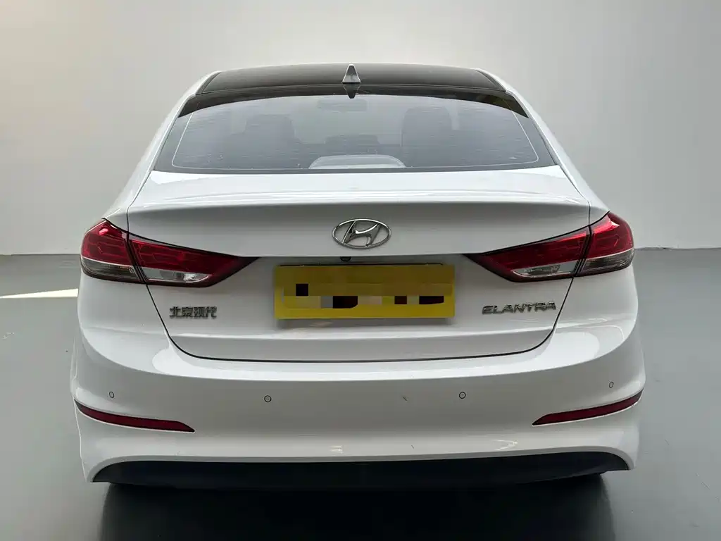 Hyundai Elantra 2020 — фото 8