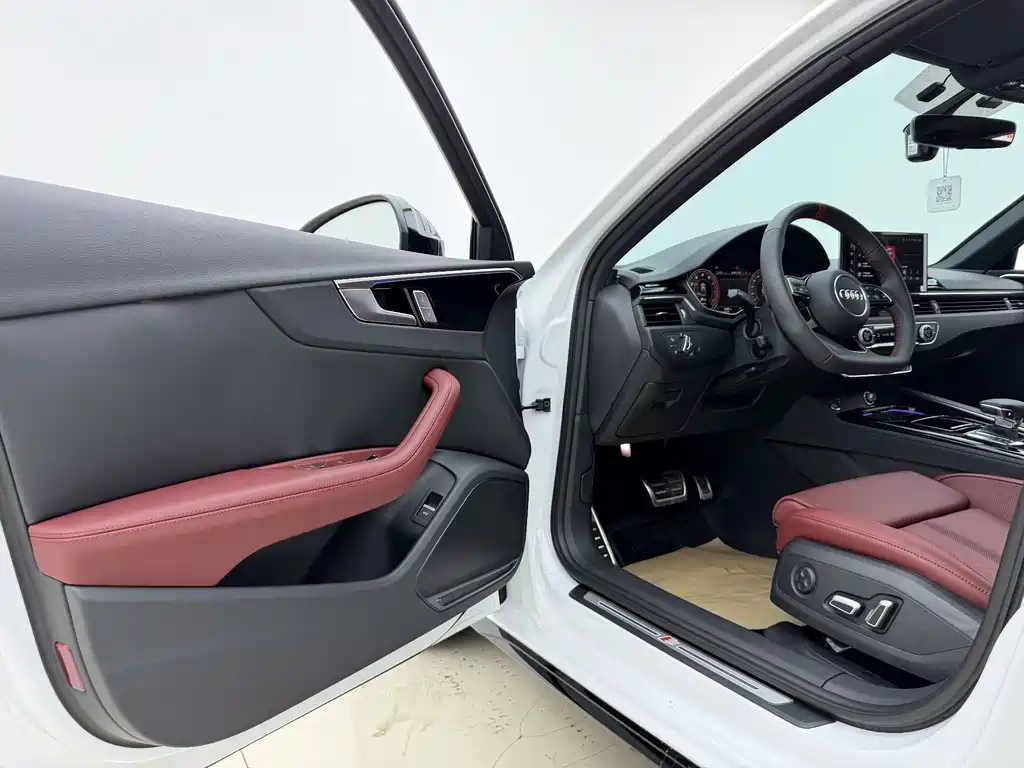 Audi A4L 2025