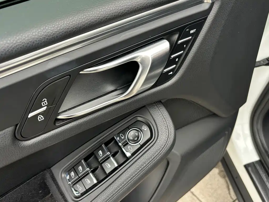 Porsche Macan 2021 — фото 15