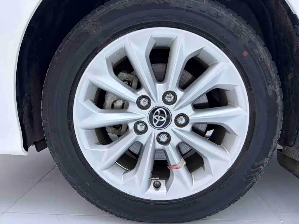 Toyota Corolla 2023 — фото 15