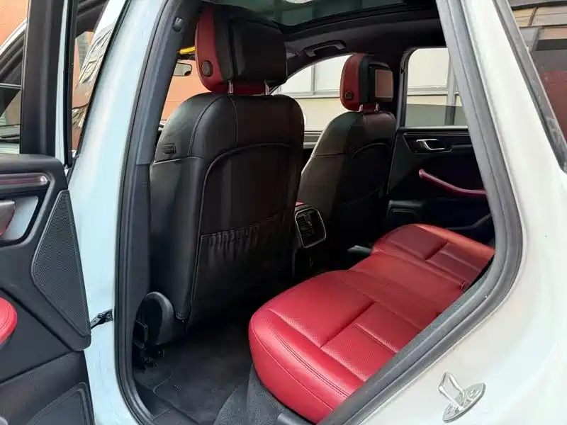 Porsche Macan 2019 — фото 10