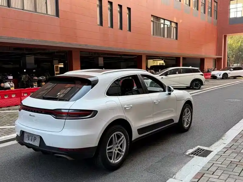 Porsche Macan 2019 — фото 17