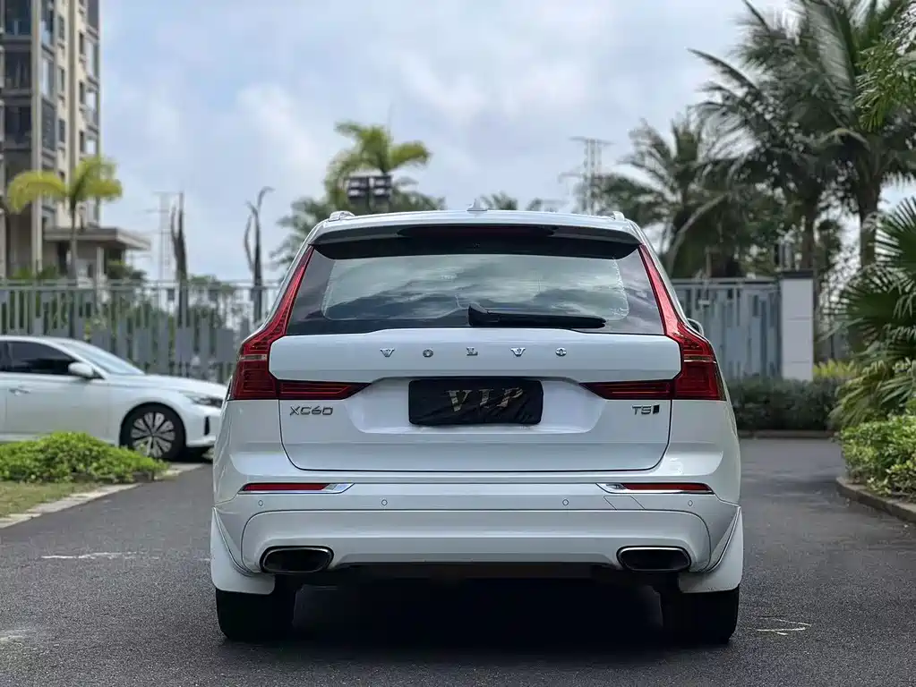 Volvo XC60 2018 — фото 17