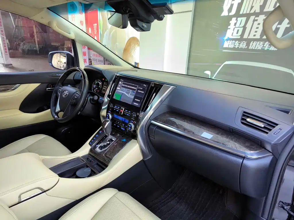 Toyota Vellfire 2022 — фото 18