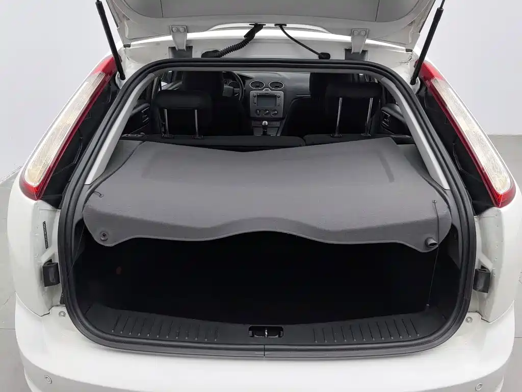 Ford Focus 2014 — фото 16
