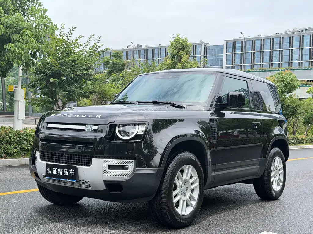 Land Rover Defender 2024