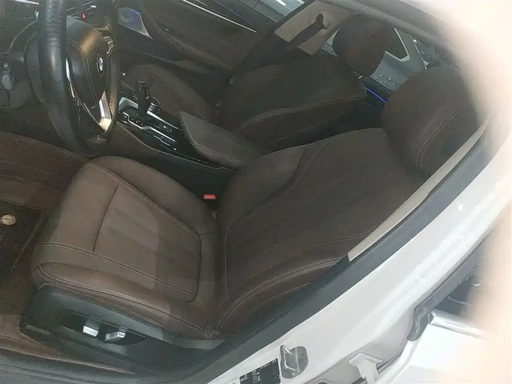 BMW 5 Series 2019 — фото 15