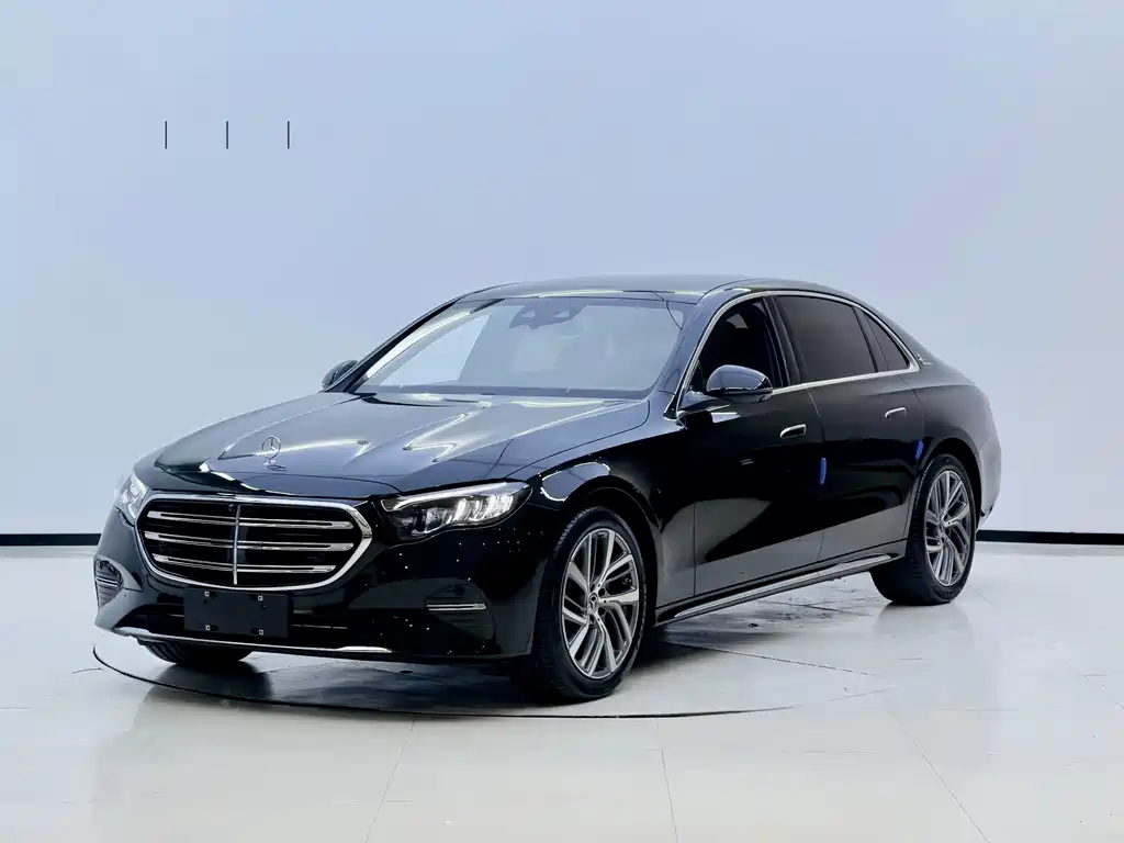 Mercedes-Benz E-Class 2025 — фото 1
