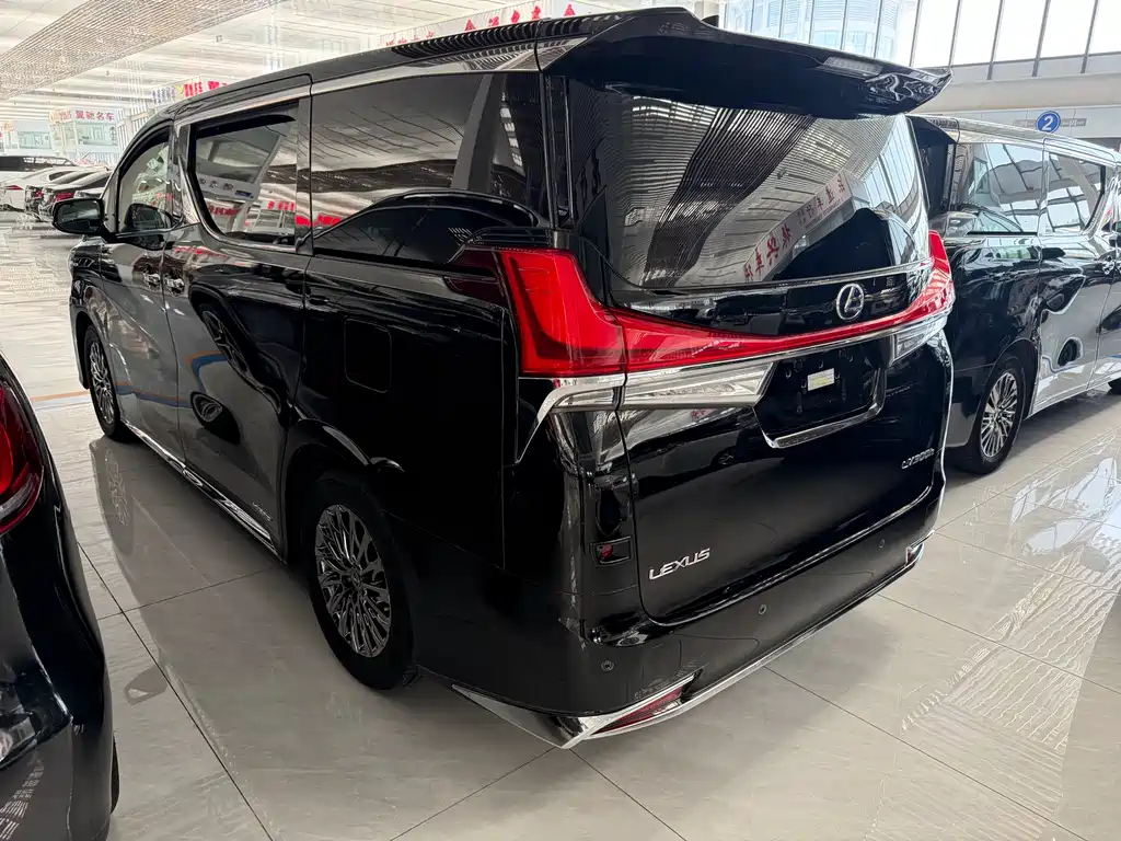 Lexus LM 2021