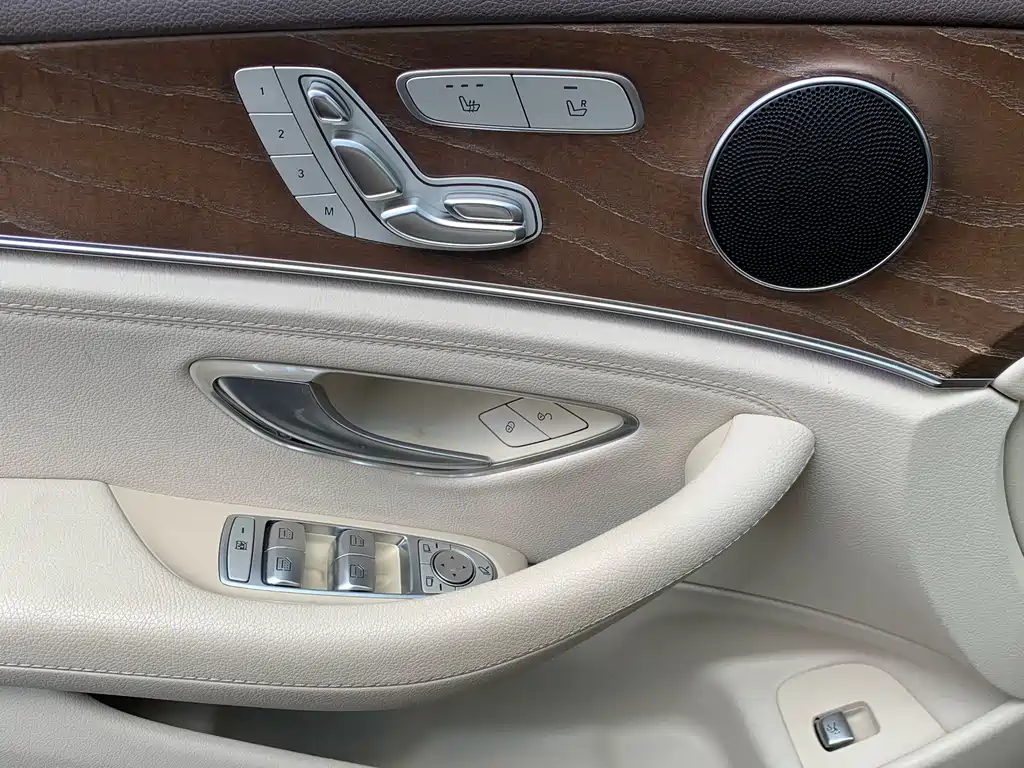 Mercedes-Benz E-Class 2017 — фото 21