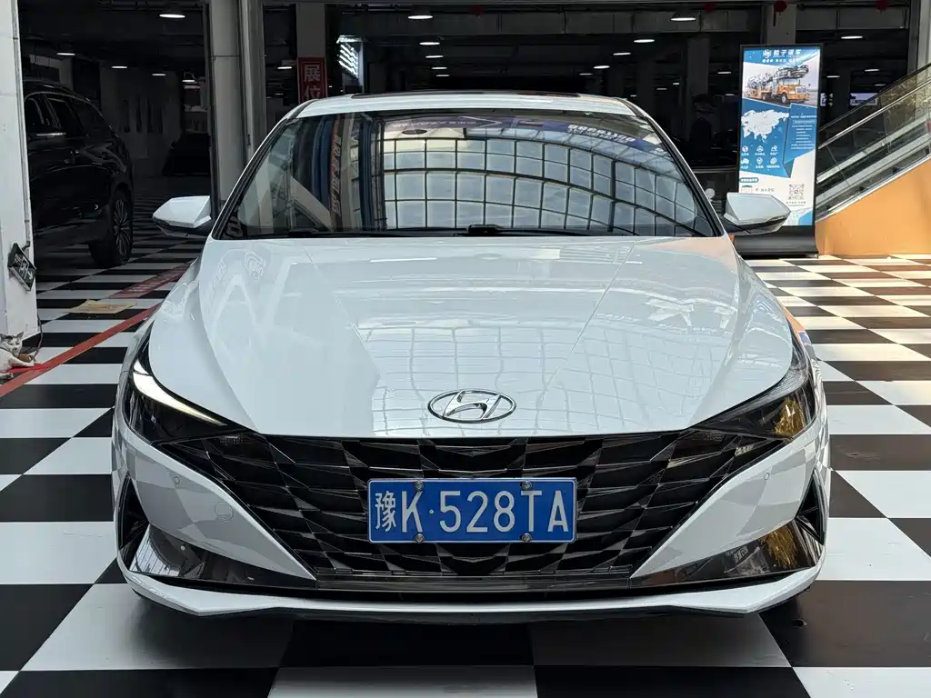 Hyundai Elantra 2023