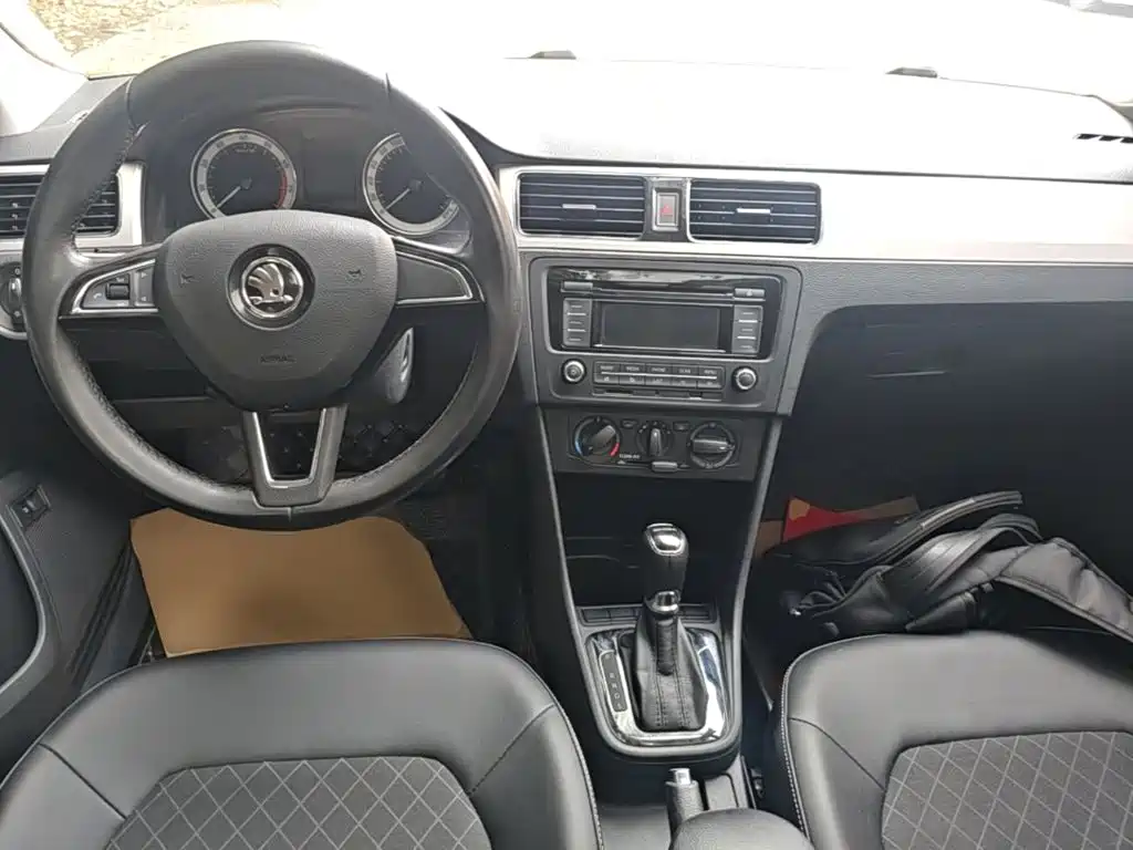 Skoda Rapid 2018 — фото 10