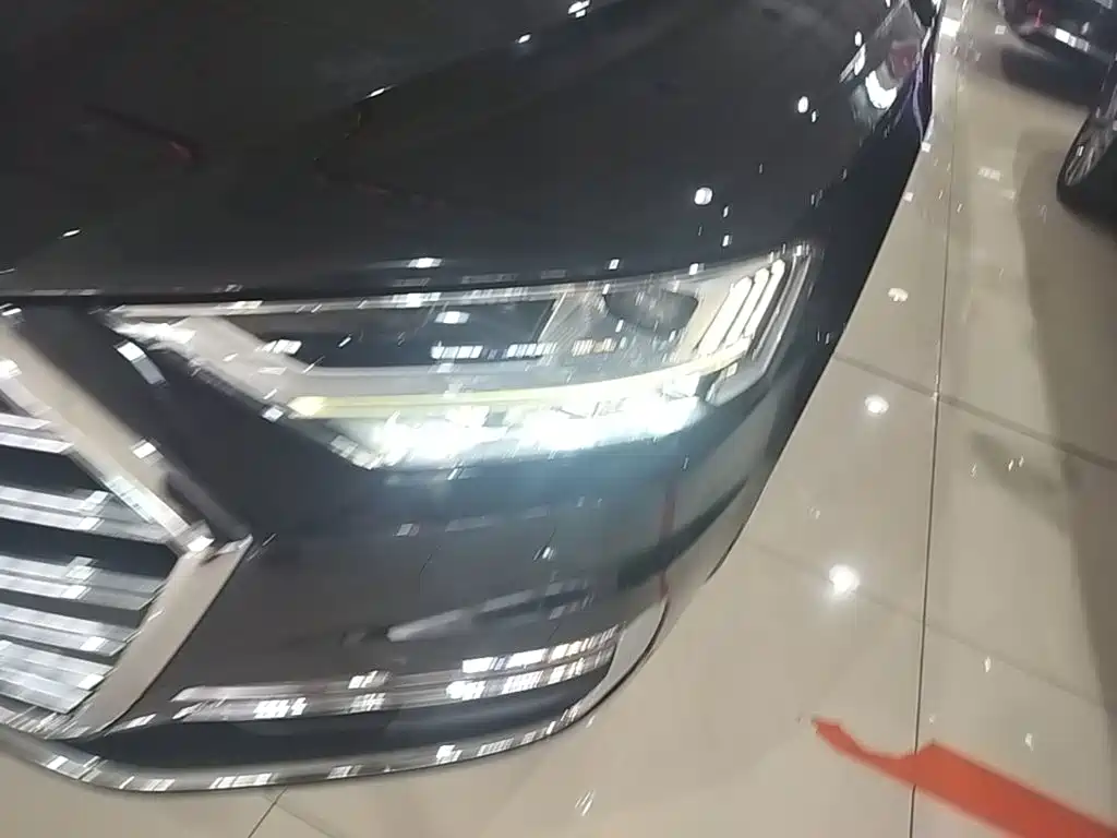 Audi A8 2021 — фото 24