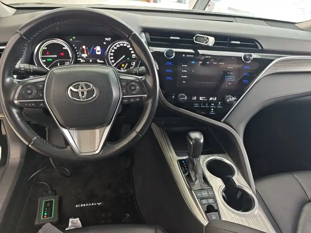 Toyota Camry 2020 — фото 10