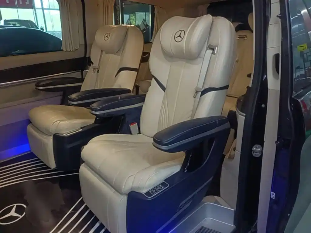 Mercedes-Benz V-Class 2022 — фото 17