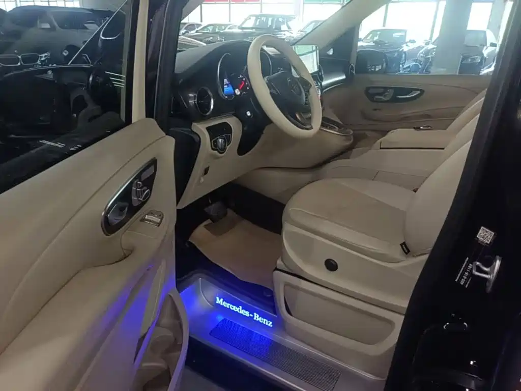 Mercedes-Benz V-Class 2022 — фото 16