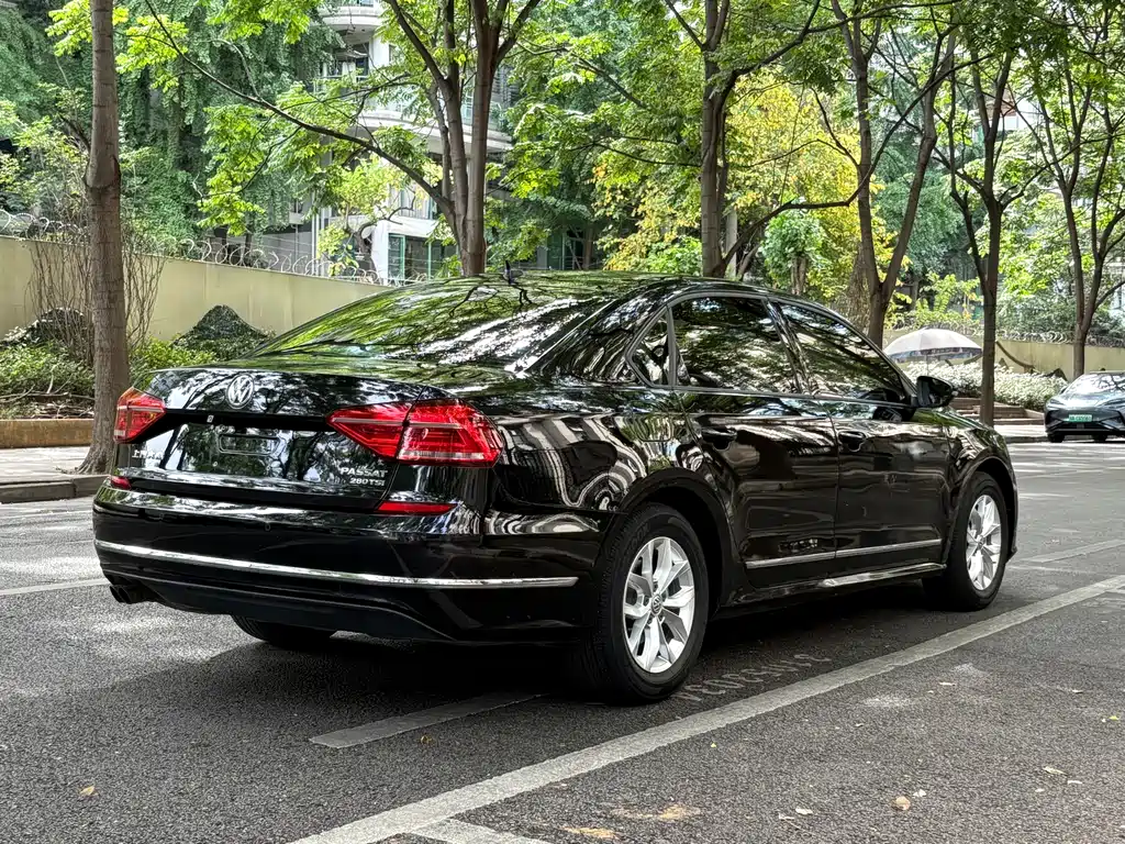 Volkswagen Passat 2018 — фото 13