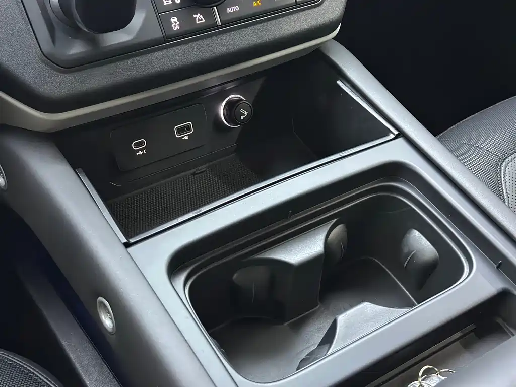 Land Rover Defender 2022 — фото 18