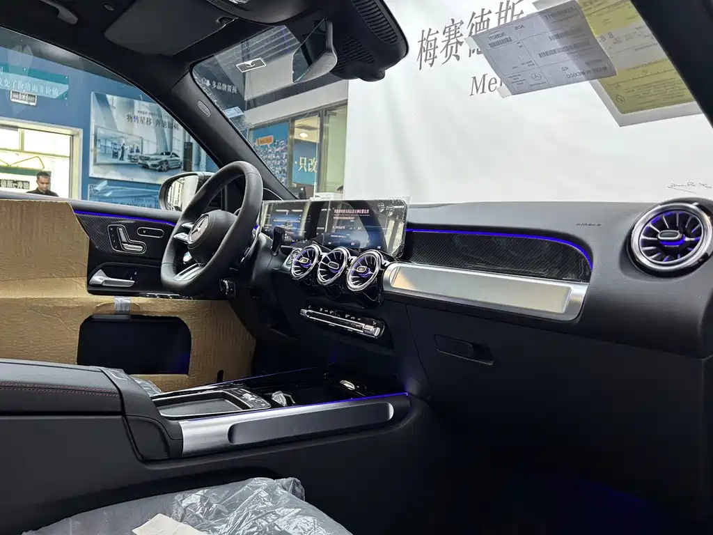 Mercedes-Benz GLB AMG 2026 — фото 12