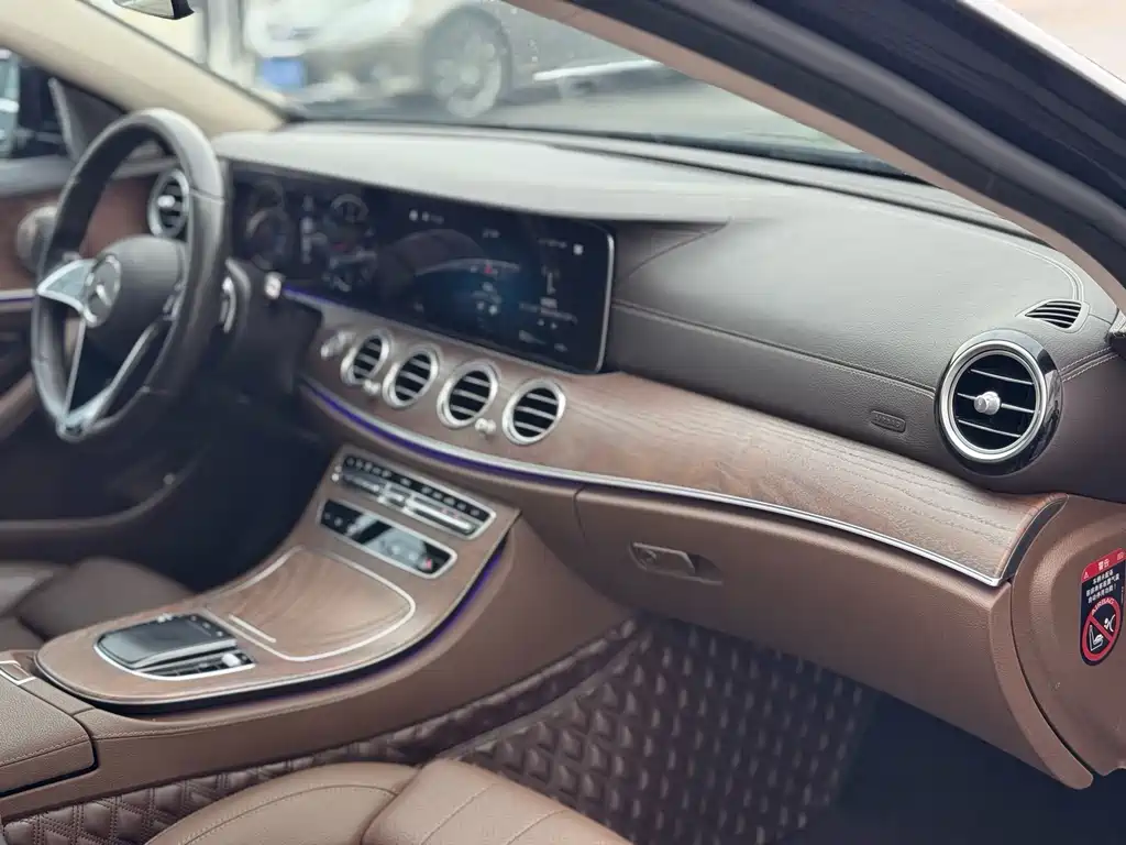Mercedes-Benz E-Class 2023 — фото 25