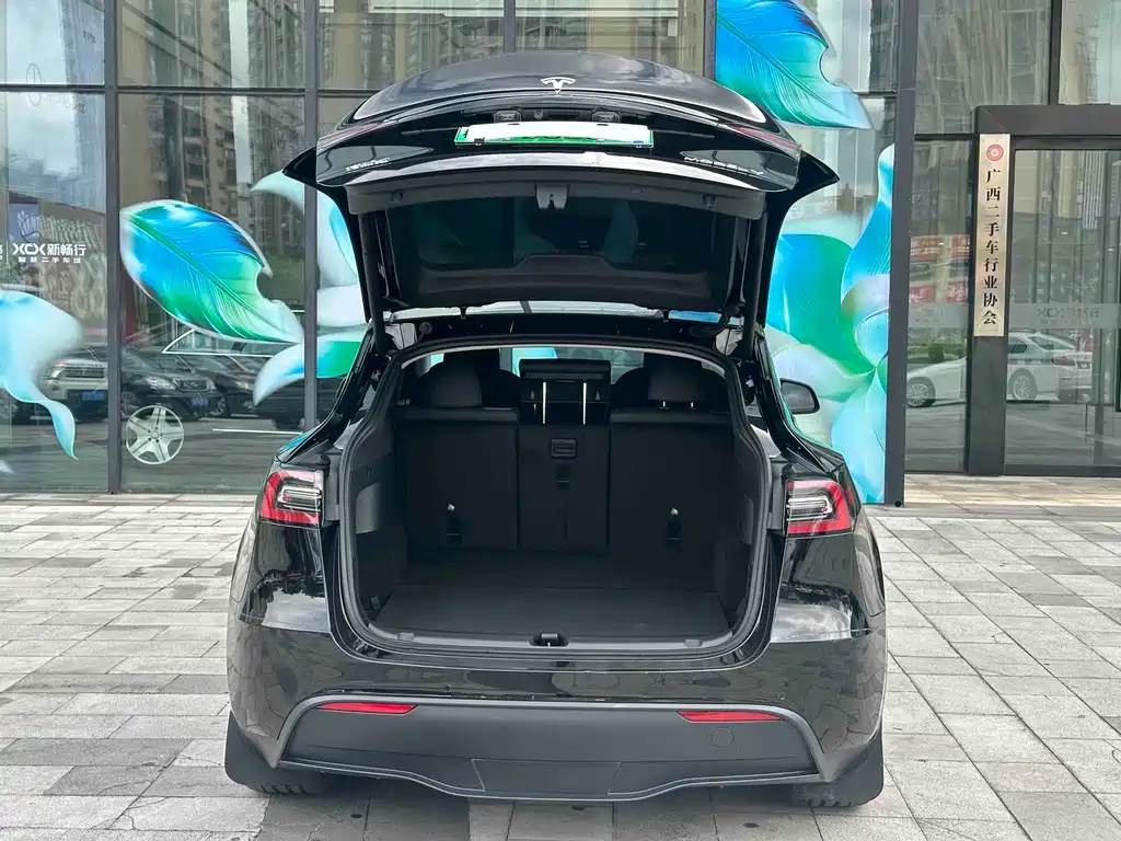 Tesla Model Y 2023 — фото 8