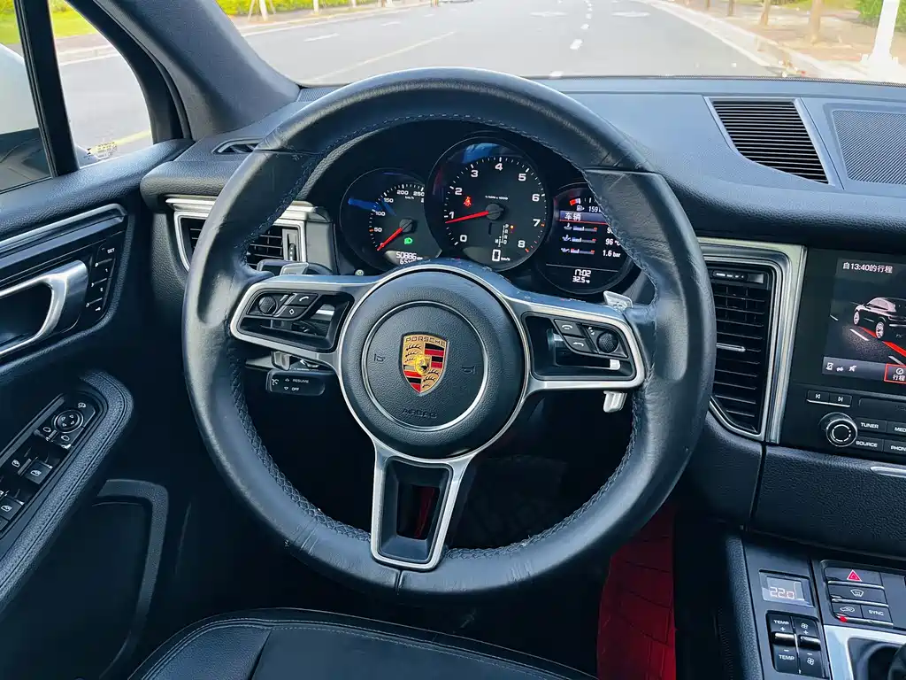 Porsche Macan 2018 — фото 8