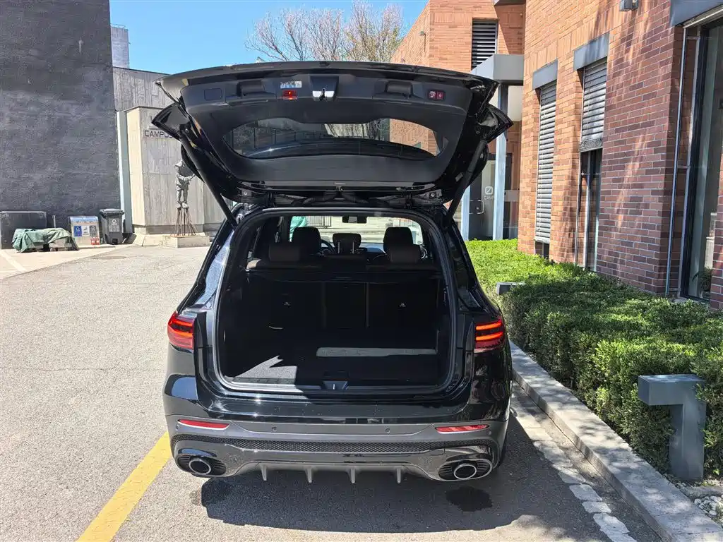 Mercedes-Benz GLB AMG 2025 — фото 10