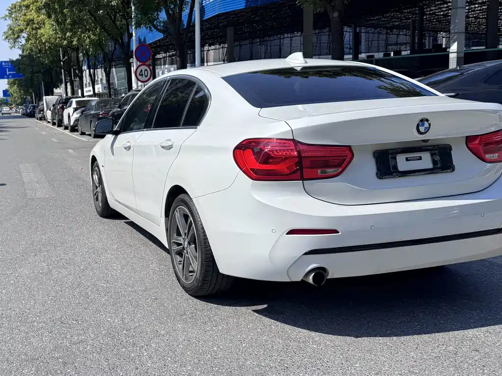 BMW 1 Series 2018 — фото 9