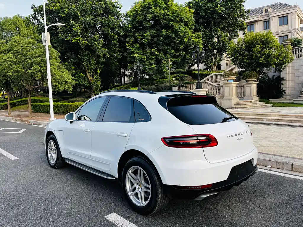 Porsche Macan 2018 — фото 16