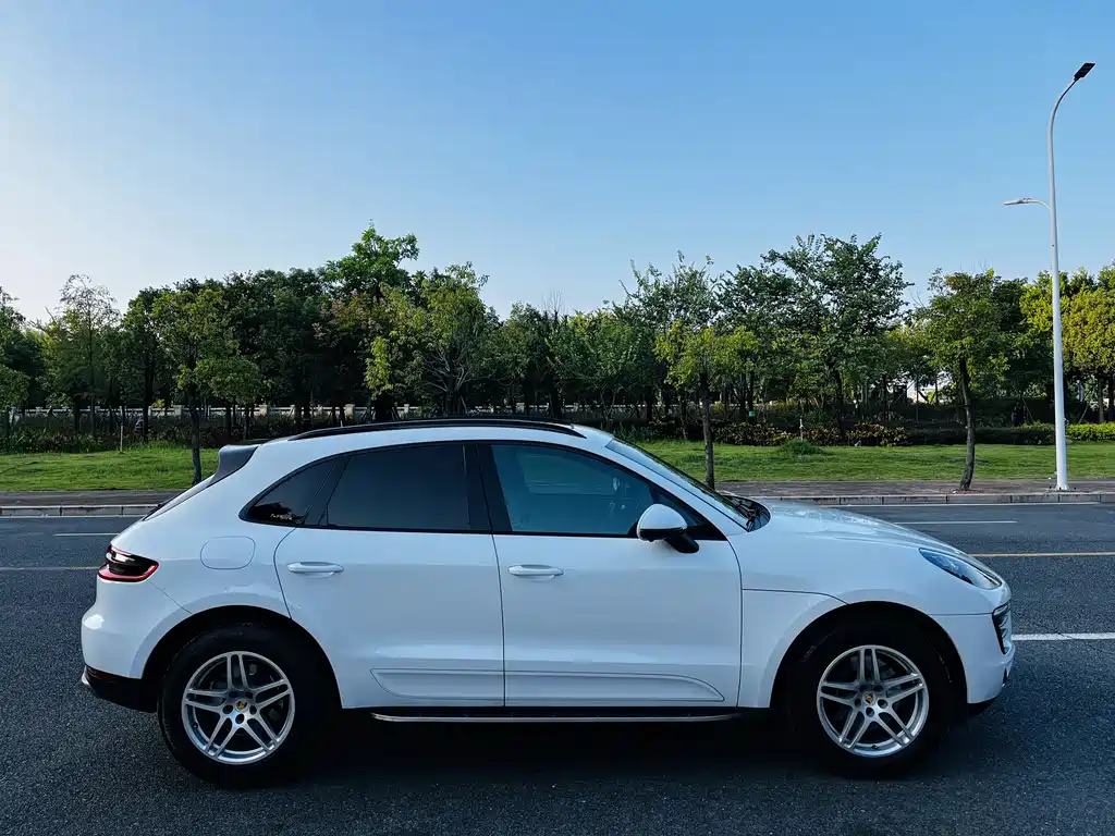 Porsche Macan 2018 — фото 18