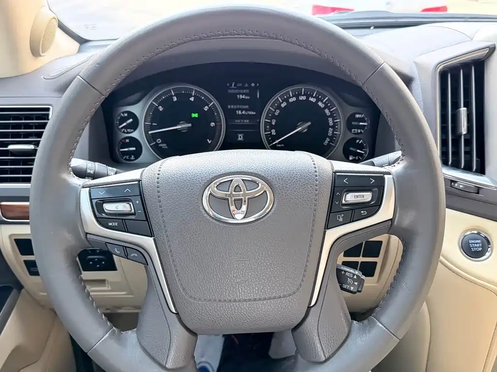 Toyota Land Cruiser 2016 — фото 20
