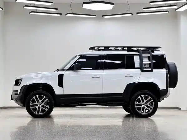 Land Rover Defender 2023